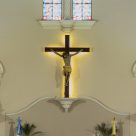 La Cruz de Jesús y a sus lados María y el Arcángel San Miguel
