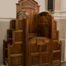 Uno de los confesionarios del Templo